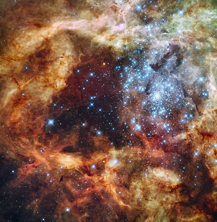 amas stellaire r 136a telescope hubble